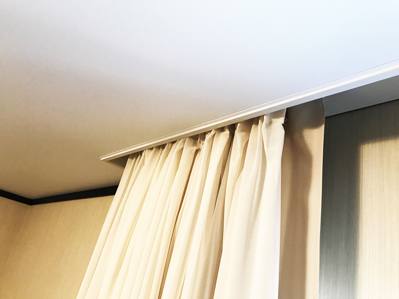 Fenster brauchen ein schönes Design: Was sind die Deckenvorhangstangen?