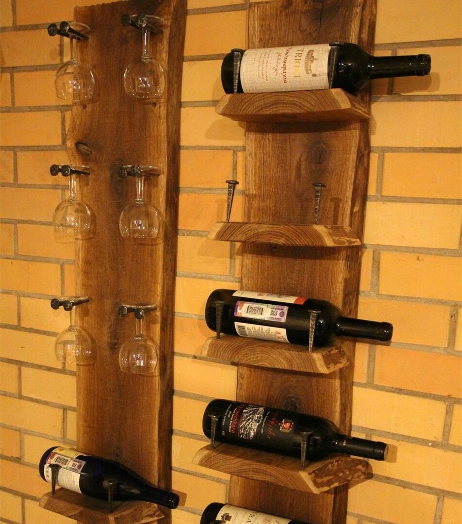 Veiniriiul, mis on valmistatud vanast puidust ja vanadest malmist naeltest