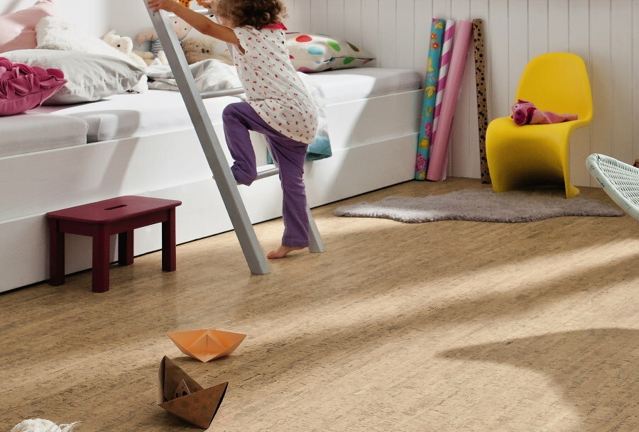 Korková podlaha v miestnosti predškolského dieťaťa