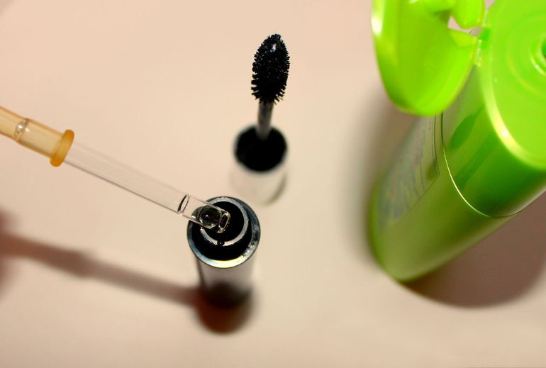 Methods for rapid resuscitation of old mascara: 5 options