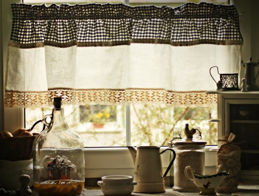 Textilien in der Küche im Landhausstil