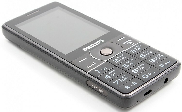 Ein kleines Telefon mit Tastendruck ist in Bezug auf die Mobilität um ein Vielfaches besser als Modelle mit einem Breitbild-Display.