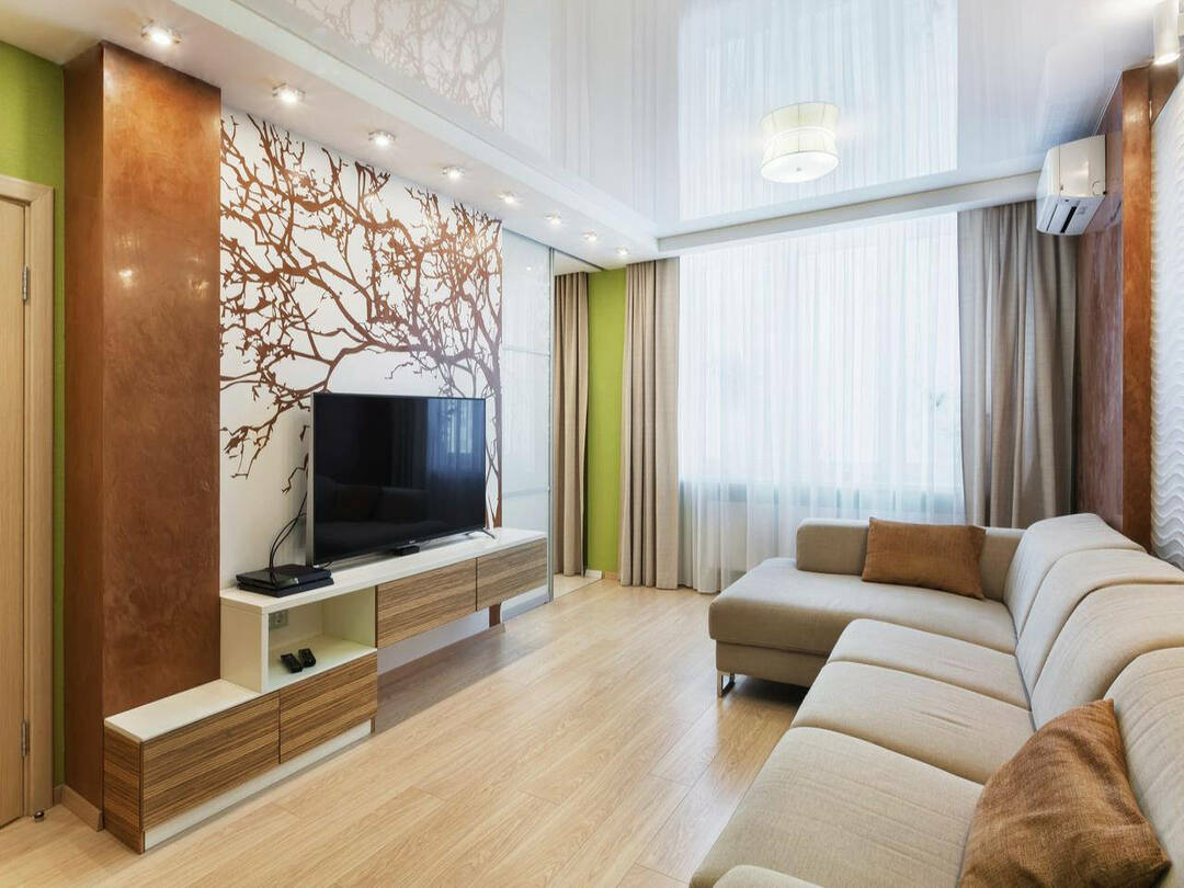 Interiér obývacího pokoje v Chruščově 18 metrů čtverečních: možnosti rozdělení pokojů a jednoduchý design