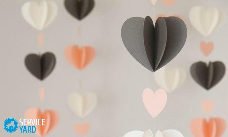 Hvordan lage en krans av hjerter fra papir?