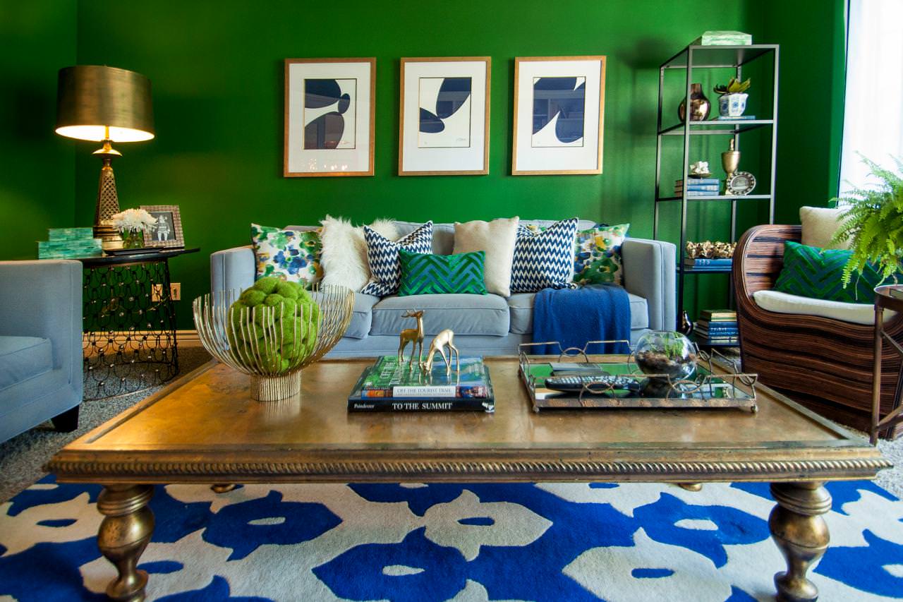 Gyvenamasis kambarys žaliais tonais: kambario dizaino paslaptys, interjero nuotraukos