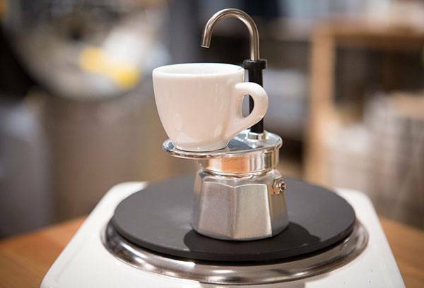 Geyser cafetière: qu'est-ce que c'est et comment préparer le café dedans