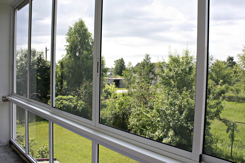 balcony glazing with aluminum profiles