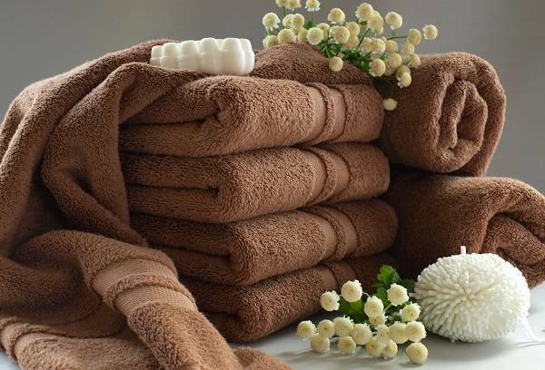 Hvordan laver man bløde håndklæder efter vask hjemme?