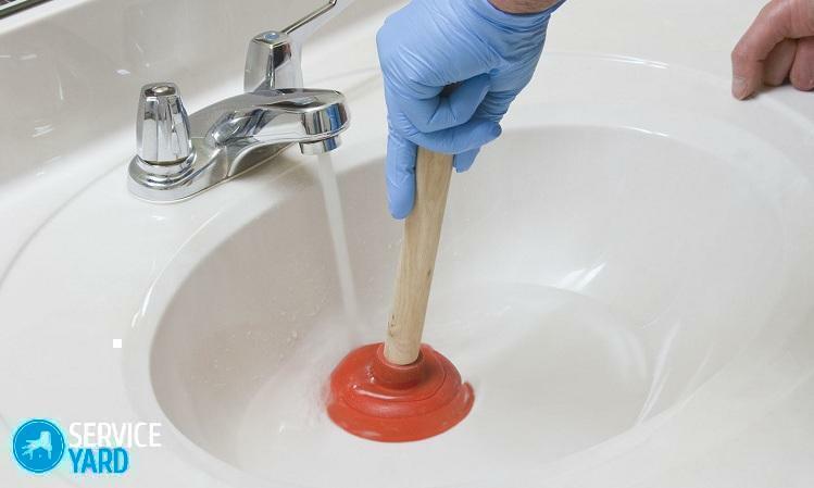 How to clean the blockage in the bathroom at home?