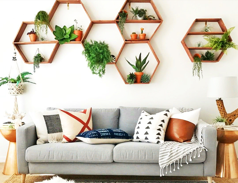 The wall above the sofa: the coolest design ideas