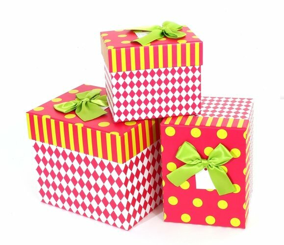Caja de regalo Party 15 * 11.5 * 12.5cm, lazo decorativo, cartulina, Hansibeg