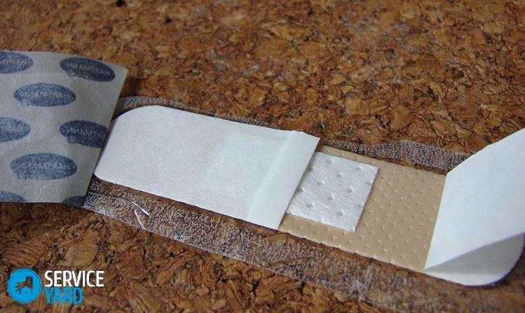 Ako čistiť kožu z lepiacej pásky?