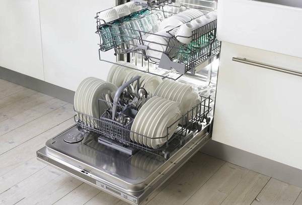 How to load dishes in the dishwasher by all the rules?