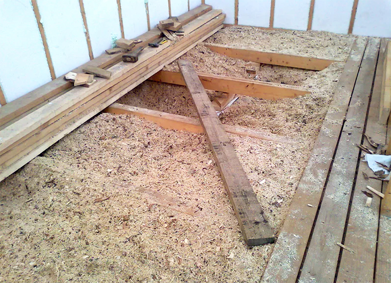 How to insulate a wooden floor in a private house