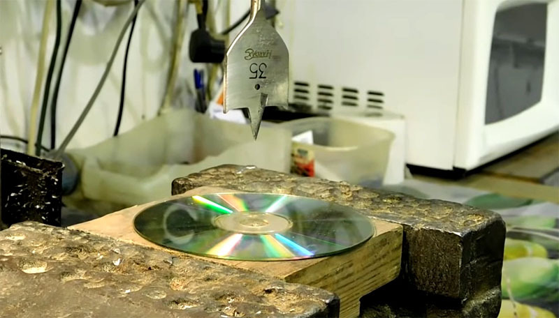 Izmantojot 35 " spalvu", ir viegli paplašināt caurumu diskā