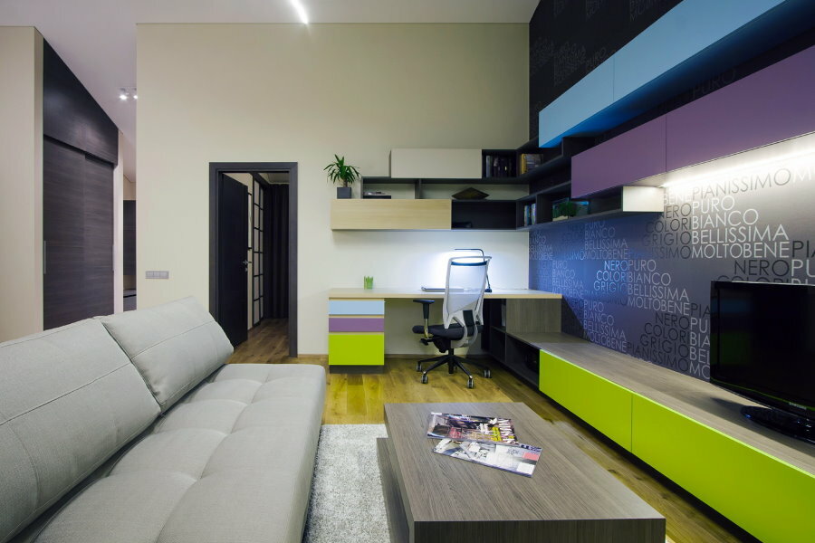 Zdobení obývacího pokoje v kontrastních barvách
