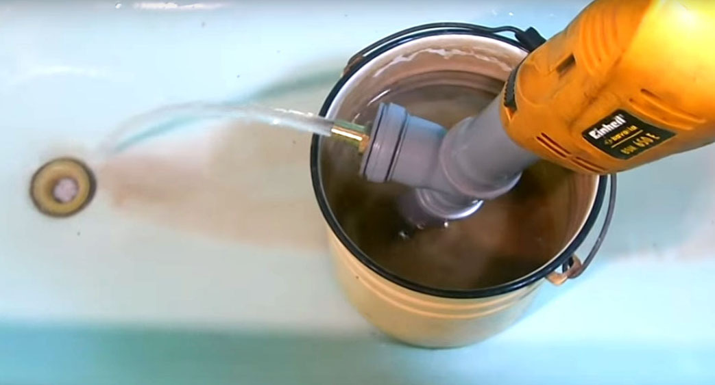 Jak zrobić pompę do wypompowywania wody z wiertarki