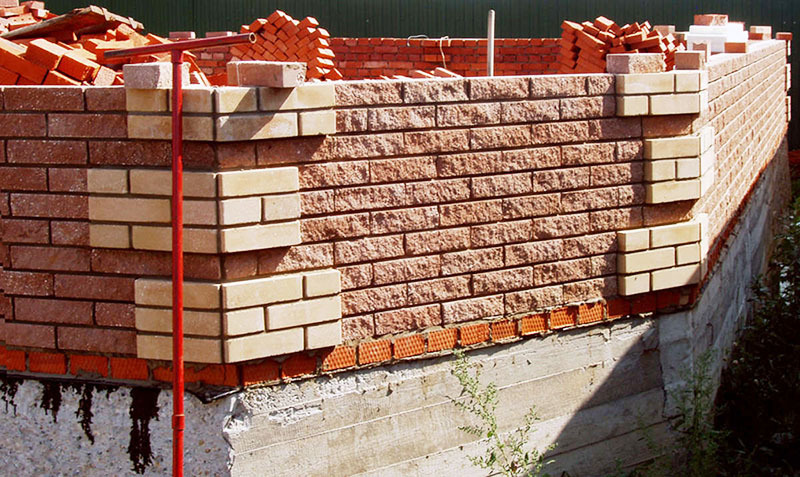 La muratura è un processo che richiede tempo, ma anche qui molto dipende dallo spessore del muro.
