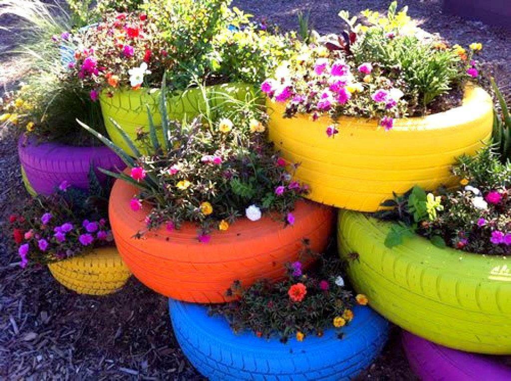 Çok katmanlı çiçeklik: Bir çiçek bahçesi için ilginç tasarım seçenekleri