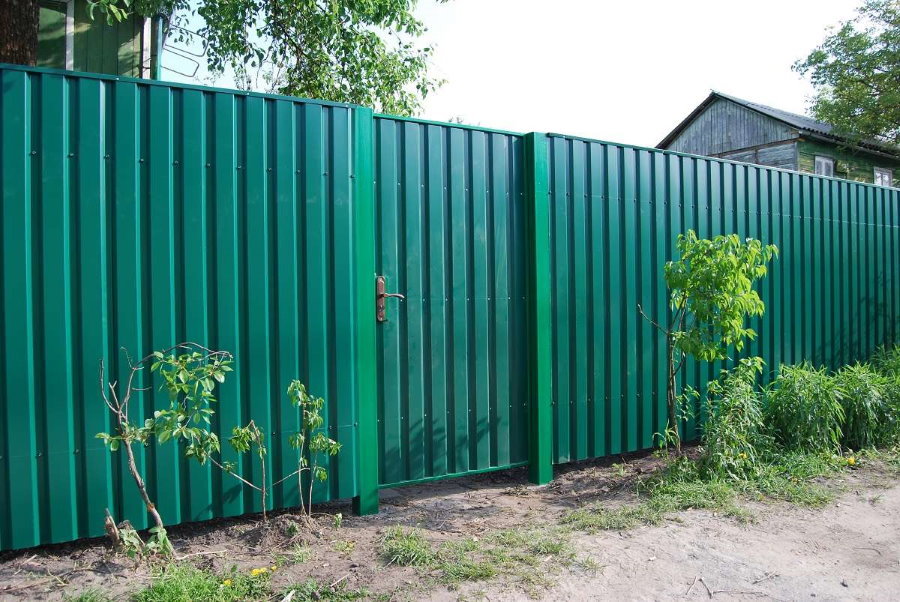 Green hollow fence of corrugated