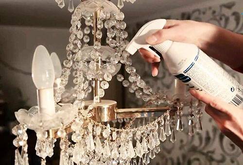 Ako umyť krištáľový luster bez odstránenia zo stropu: tajomstvá žien v domácnosti