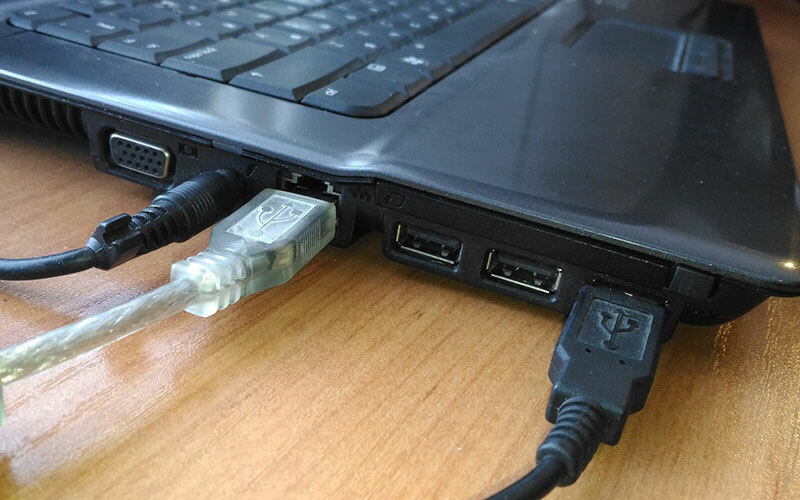 Kako se spojiti svoj laptop na TV prijemnik preko HDMI, Wi-Fi, VGA, tulipana na Windows 10