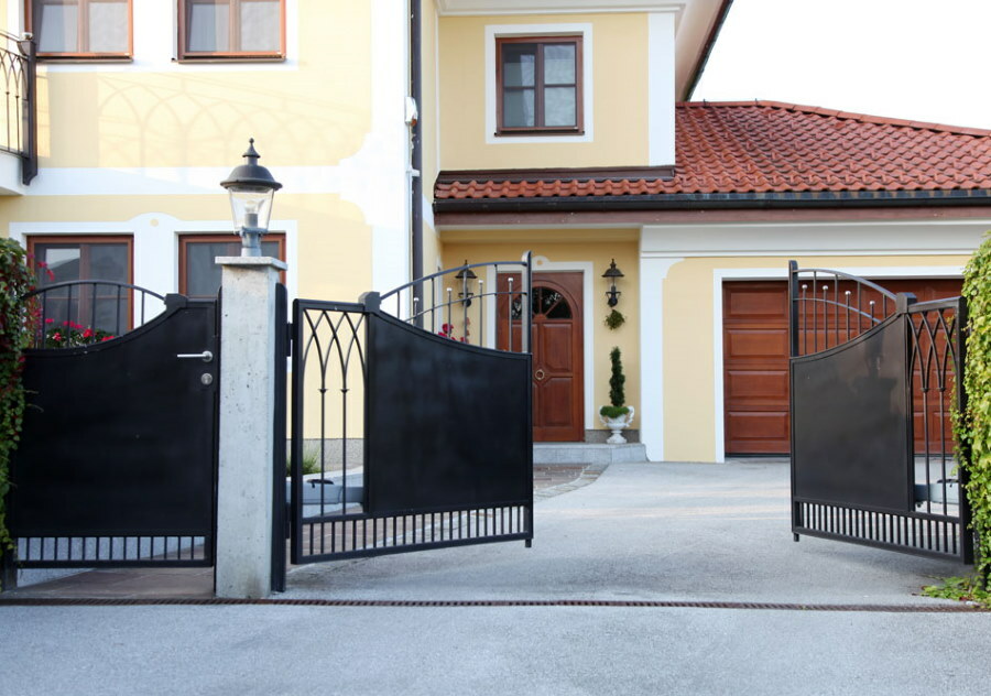 Open gate in the courtyard of a two-story house