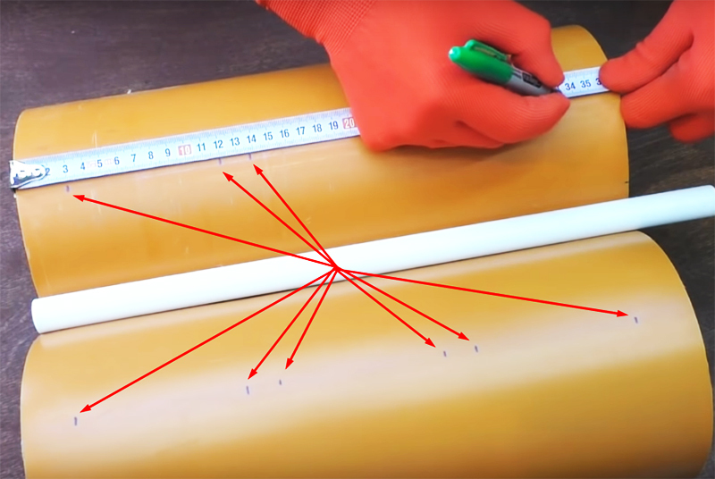 Treten Sie 3 cm von der Unterseite des Werkstücks zurück und machen Sie dann eine Markierung von 9 cm mit einem Abstand von 2 cm
