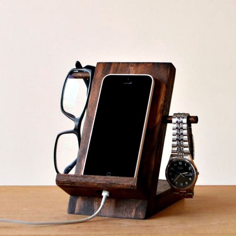Wie man aus improvisierten Mitteln ein Stativ für sein Telefon mit eigenen Händen herstellt und nicht nur