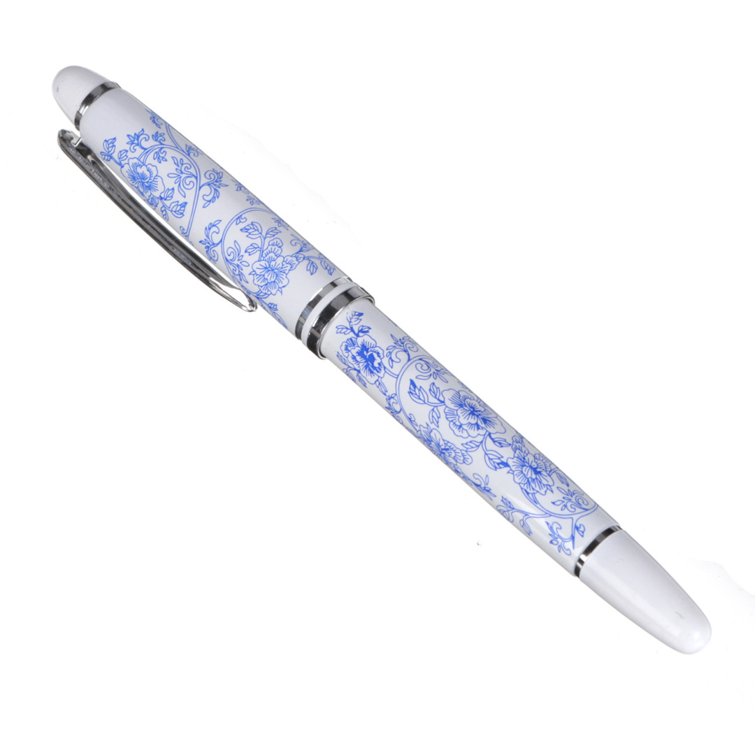 PC. Kinesiskt blått och vitt porslinsmönster Fountain Medium Nib Pen