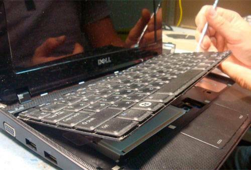 How to clean the laptop keyboard at home from dust and dirt