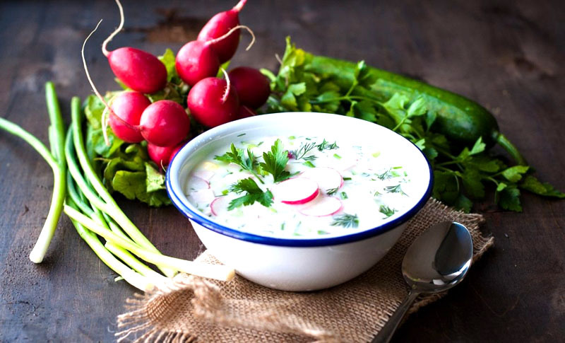 Cold okroshka with horseradish, fresh vegetable salads and other similar dishes are perfectly digested on hot days, cook quickly and will have a beneficial effect on your figure