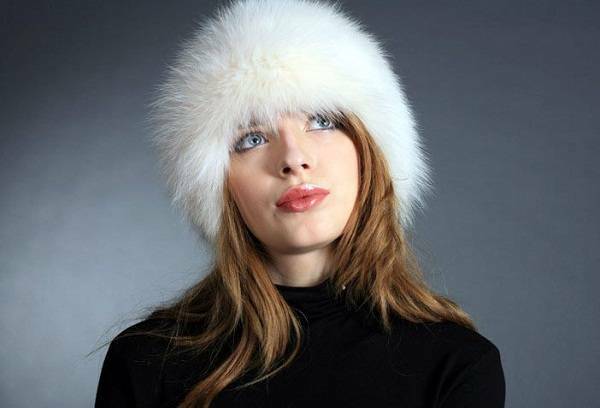How to clean a fur and mink hat at home, as well as a knitted hat with a fur pompon