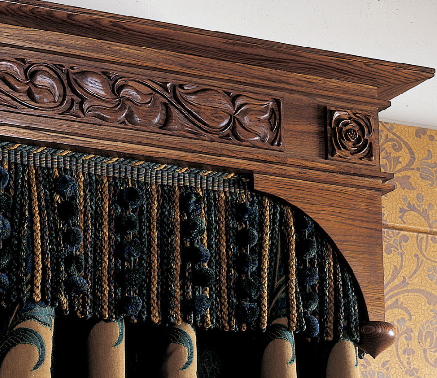 wooden molding with carvings in oriental style
