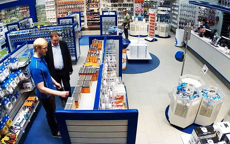Um sistema de videovigilância em supermercados é usado não só para evitar roubos, mas também para analisar processos de negócios
