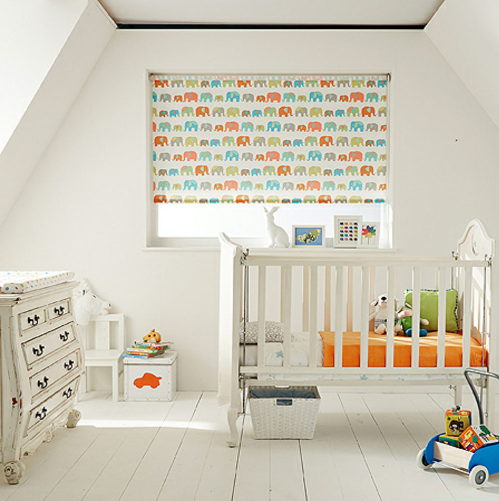 Roman blinds in the nursery: the examples and pictures in an interior room for the baby