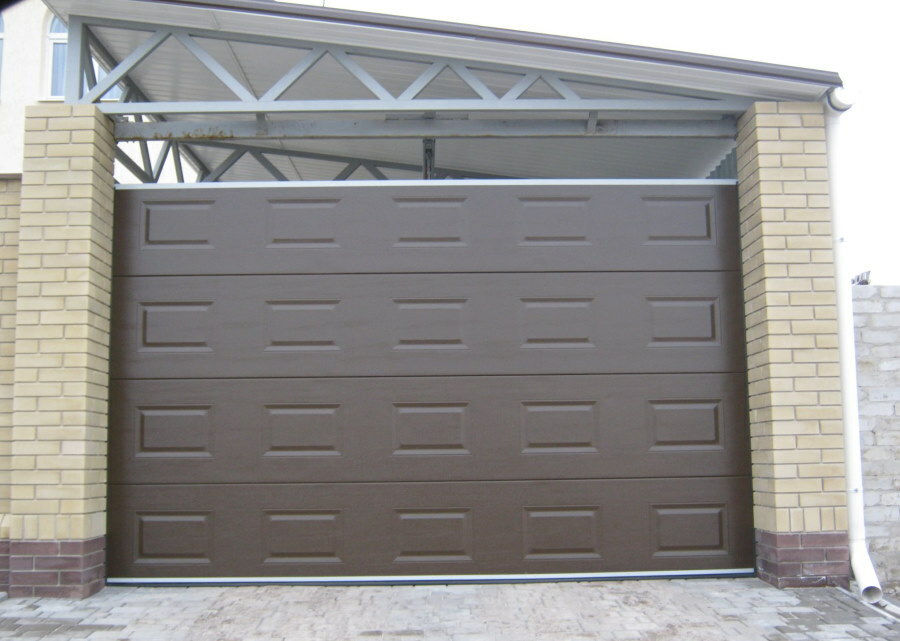 Sectional doors in the courtyard of a private house