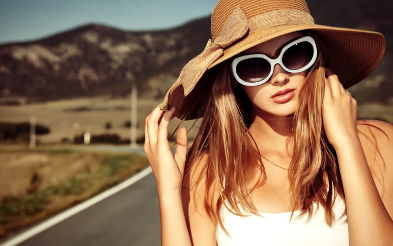 Zorg ervoor dat u een hoed en een zonnebril draagt ​​om uw ogen te beschermen tegen ultraviolette straling.