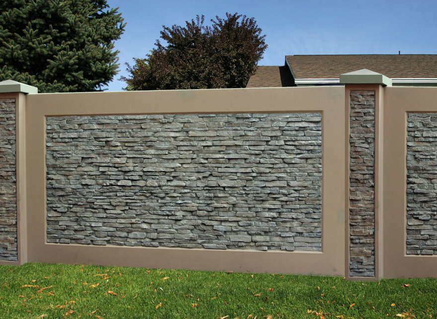 Finition décorative d'une clôture sectionnelle en béton armé