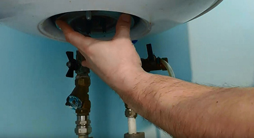 Jak vypustit vodu z ohřívače vody bez potíží