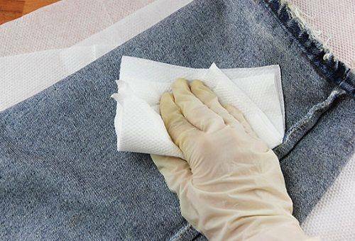 Än att tvätta av motorolja från kläder i husförhållanden( jackor, jeans)
