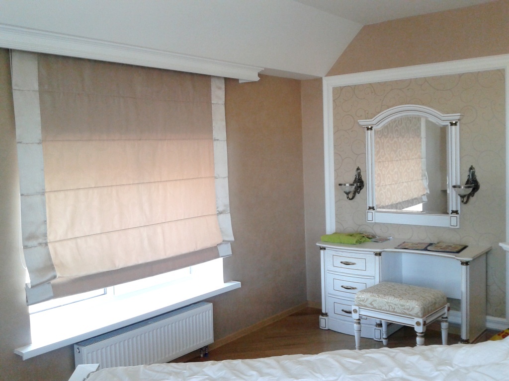Baguette strip above the Roman blind in the bedroom