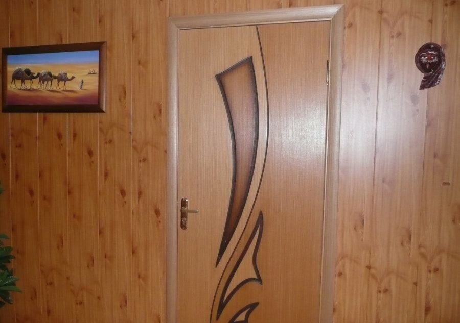 Hallway wall decoration with vertical panels