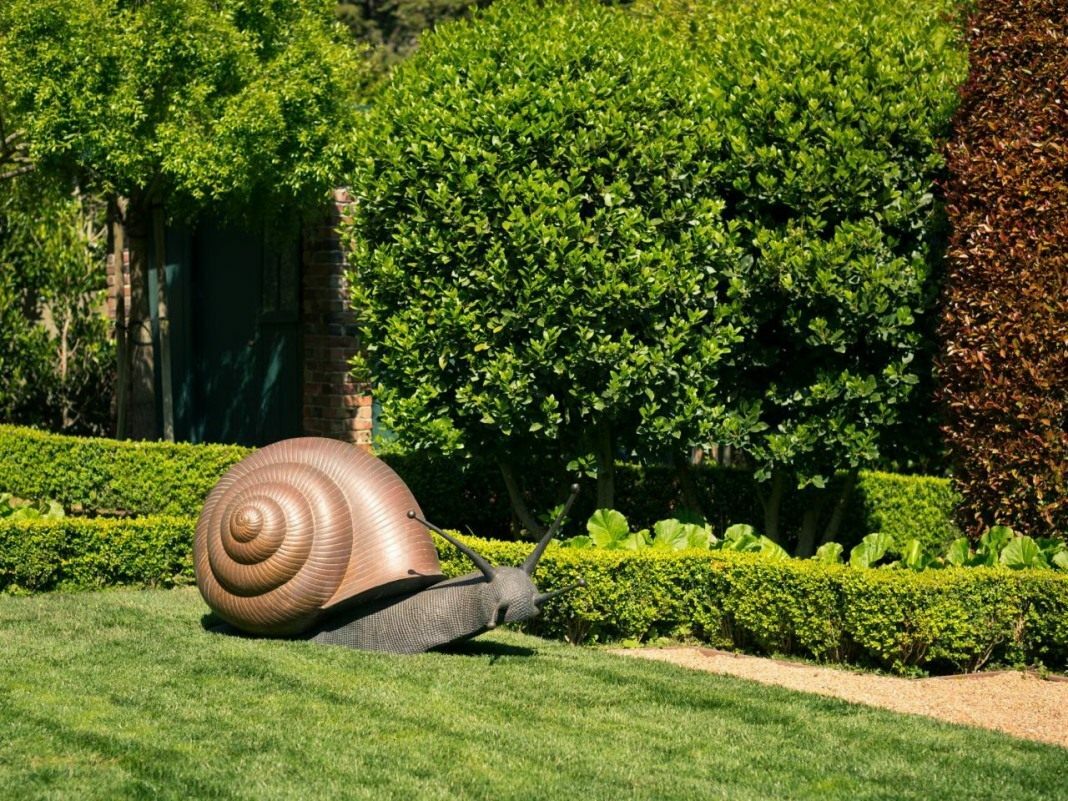 escultura para caracol de jardín