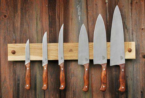 Hvordan vælger man en god og kvalitetskniv til hjemmet madlavning?