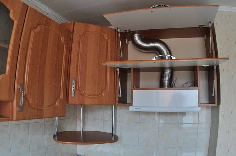 Köögi kapuutsid ventilatsiooniavaga: omadused, omadused ja kasulikud näpunäited