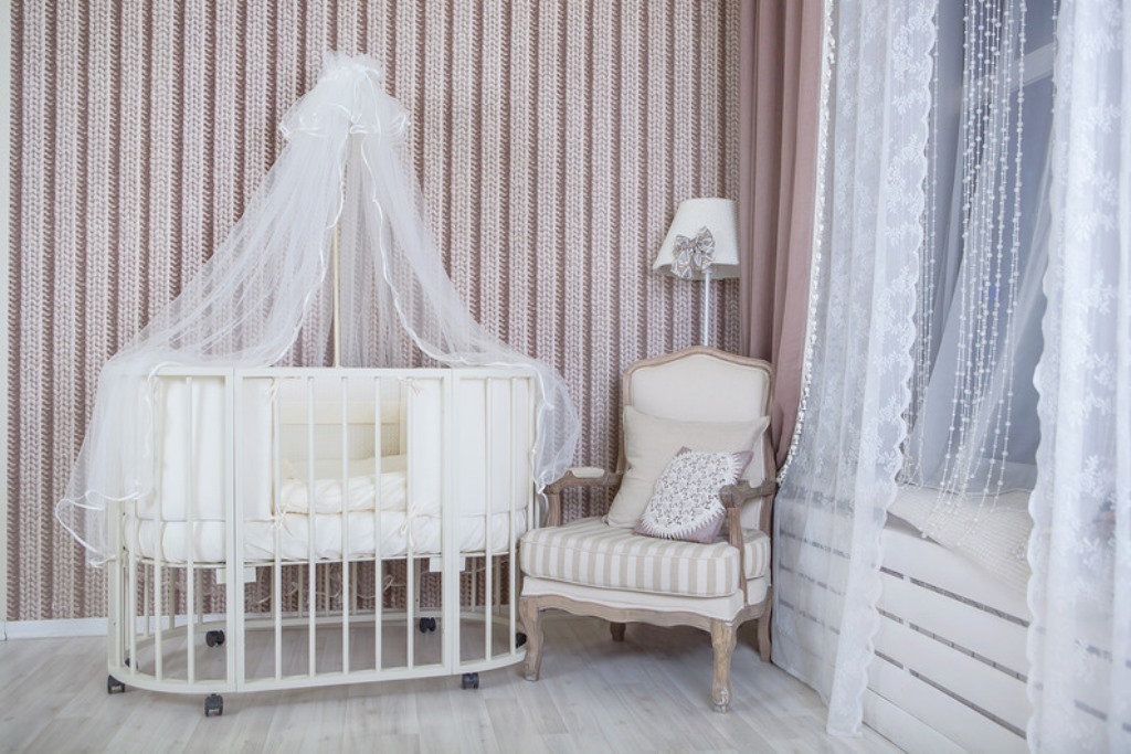 round crib in the room