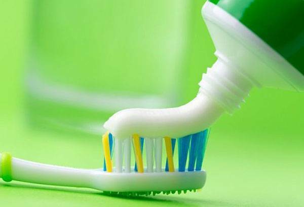 Aplicação incomum de pasta de dentes na vida cotidiana - 16 maneiras de limpeza e beleza