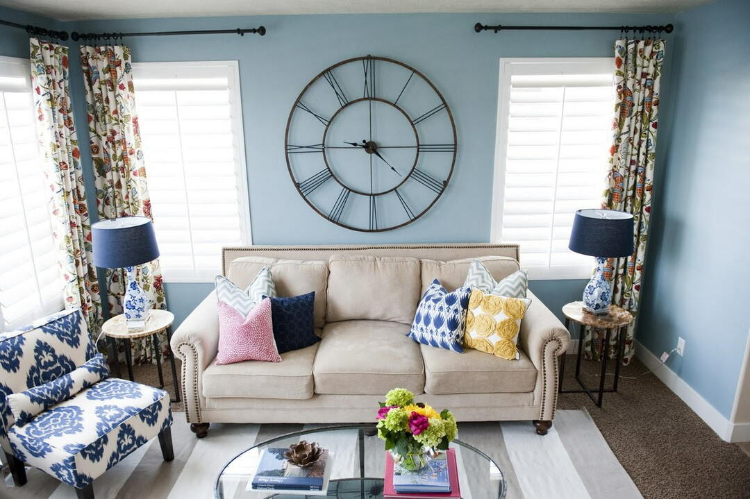 So dekorieren Sie die Wand im Wohnzimmer über dem Sofa: So dekorieren Sie das Regal im Flur, Dekorfoto