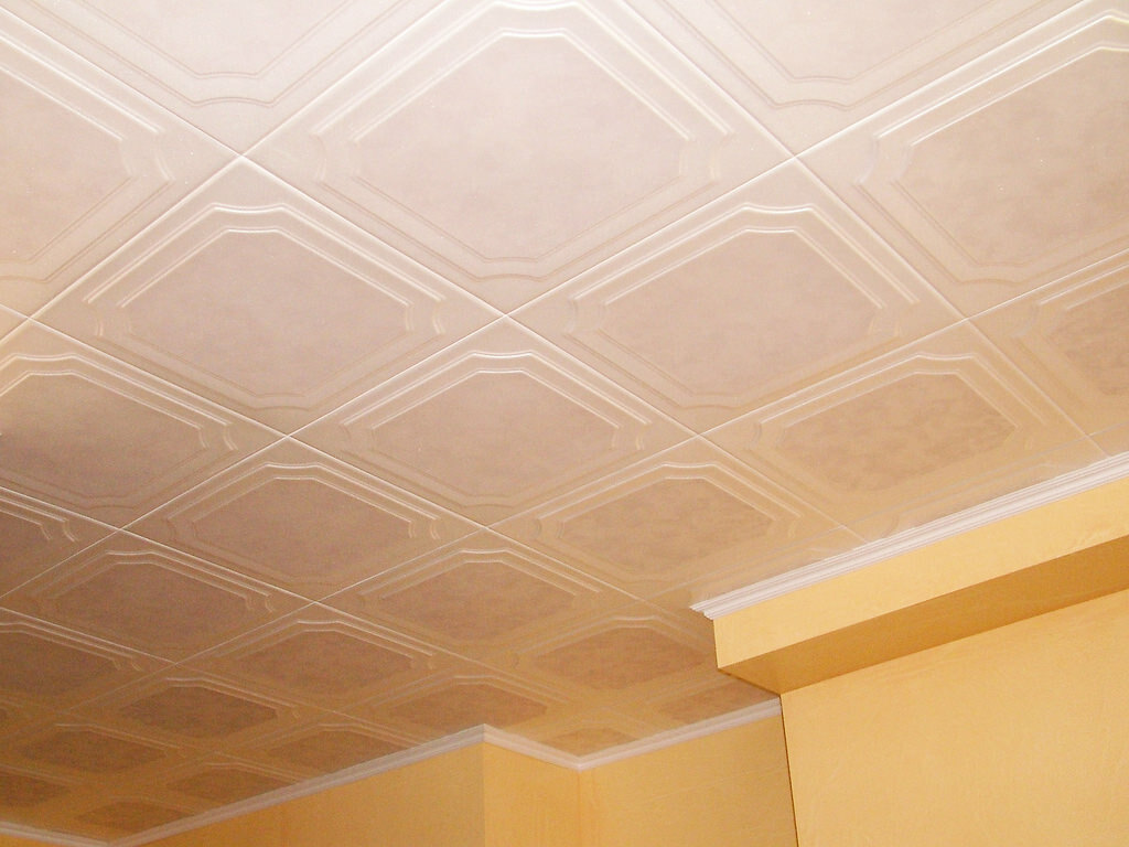 Pasting the ceiling of the hallway with foam tiles